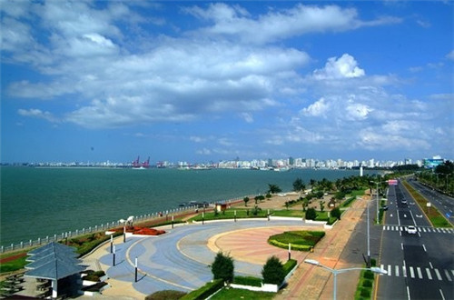 2025卤肉饭行业还有市场吗，东东记卤肉饭加盟店热线是多少