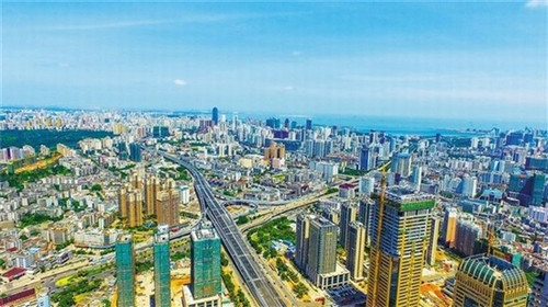 装修投影幕布可移动安装吗（投影幕布可以挂在柜前吗）